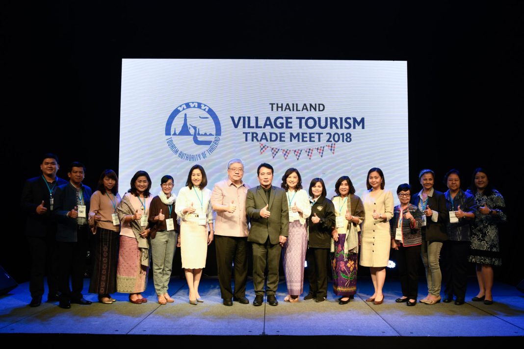 9.แขกผู้มีเกียรติร่วมถ่ายภาพ