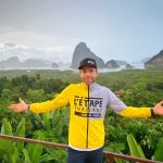 News & Events : “คาเดล เอวานส์” อดีตแชมป์ตูร์เดอฟร้องส์ สุดทึ่งวัฒนธรรมไทย ร่วมย้อมผ้าบาติก-ชมความงามจุดชมวิวระดับโลกของ “เสม็ดนางชี” ก่อนลงปั่นศึกจักรยานนานาชาติรายการ “เลอแทป ไทยแลนด์ บาย ตูร์เดอฟร็องส์ ปีที่ 2” วันที่ 27 ต.ค.นี้ ที่ จ.พังงา