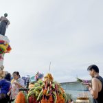 “มาวิน” และ ”เชฟบุช“ พาไปกิ๋นกั๊บเข่าฝีมือคนโคราช พร้อมฝากตัวเป็นหลานย่าโม ใน “เที่ยวฟินกินฉ่ำ“