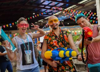 ปิดม่าน “Maha Songkran World Water Festival 2026” สุดคึกคัก ททท. เผยความสำเร็จคนแห่ร่วมงานกว่า 3 แสนคน สร้างเงินสะพัด 448 ล้านบาท ตอกย้ำไทยหมุดหมายเทศกาลระดับโลก